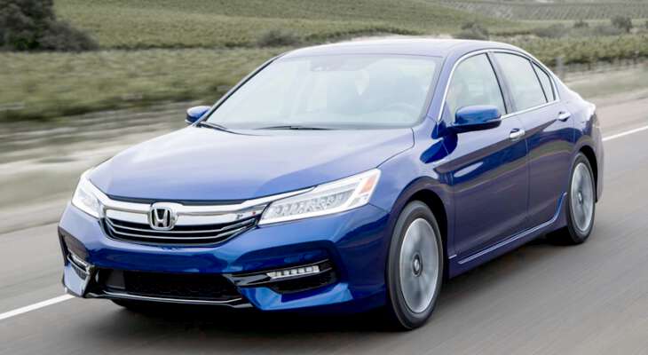 фронтальный вид на Honda Accord гибрид