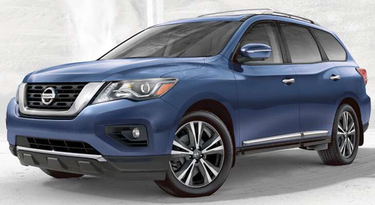 фронтальный вид Nissan Pathfinder 2017 года после рестайлинга