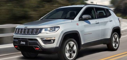 Jeep Compass 2017 на дороге