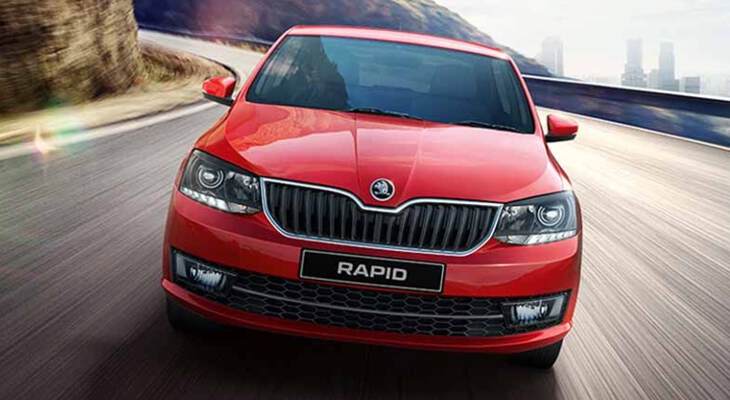 Skoda Rapid 2017 на дороге